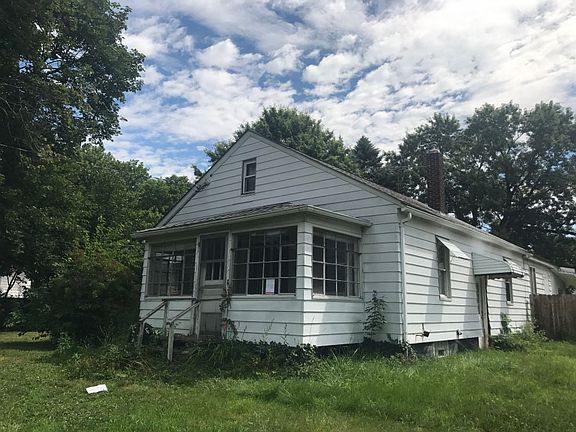 3rd image of 427 Columbine Ave