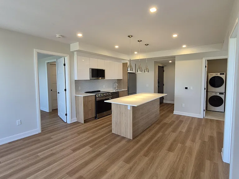 18 Hawthorne Ave — Photo 28