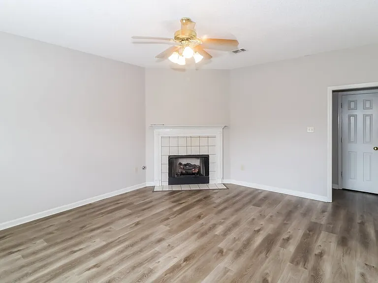 784 Breeze Way — Photo 5