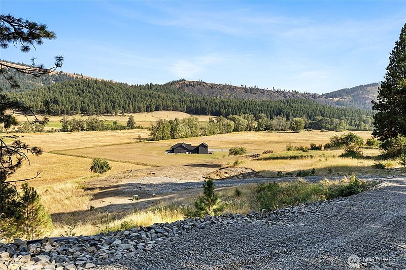 3rd image of 1080 Ranch Road