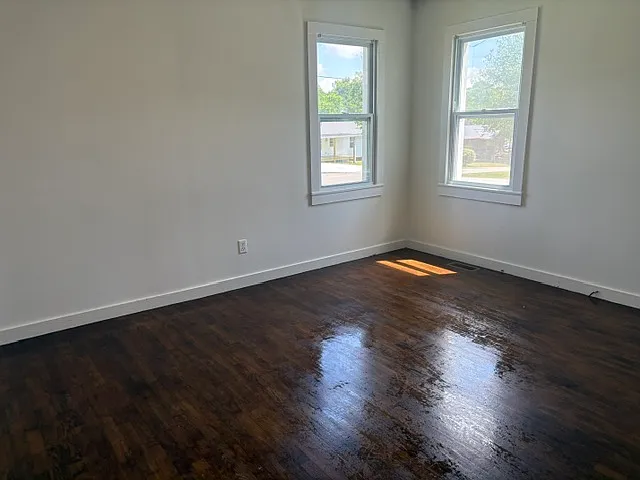 405 Greenwood Cir — Photo 6