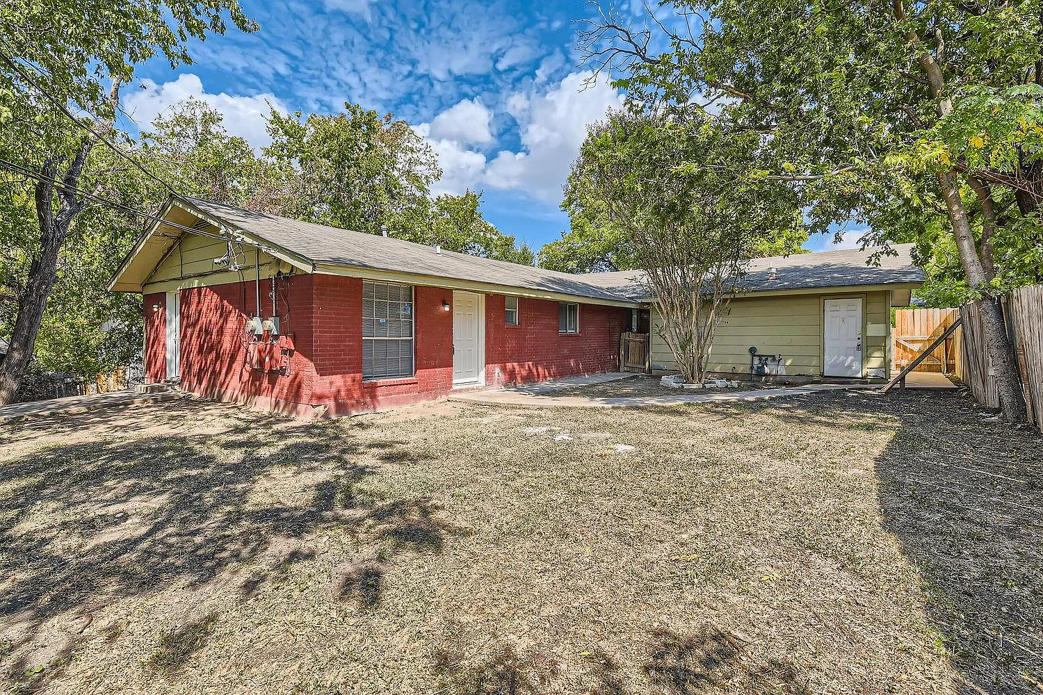 2 bed, 1.0 bath, 1782 sqft, $1,295 — Photo 1