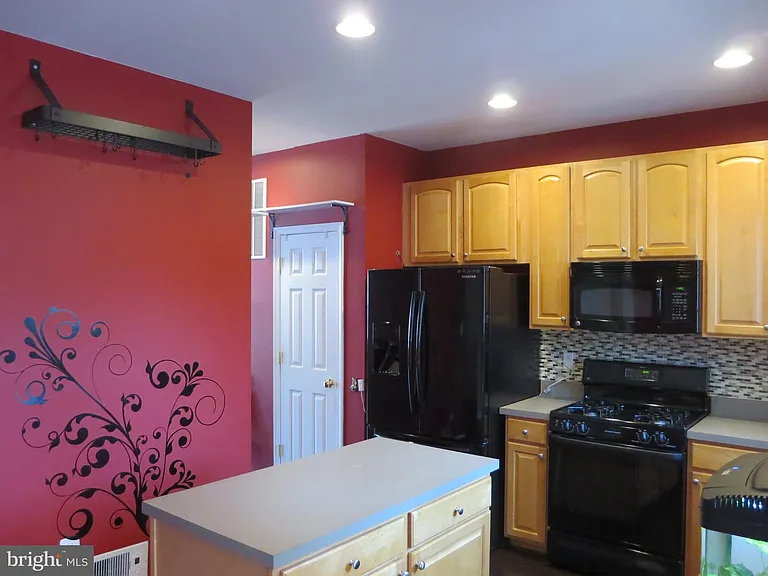 1503 Shields Ter NE — Photo 10