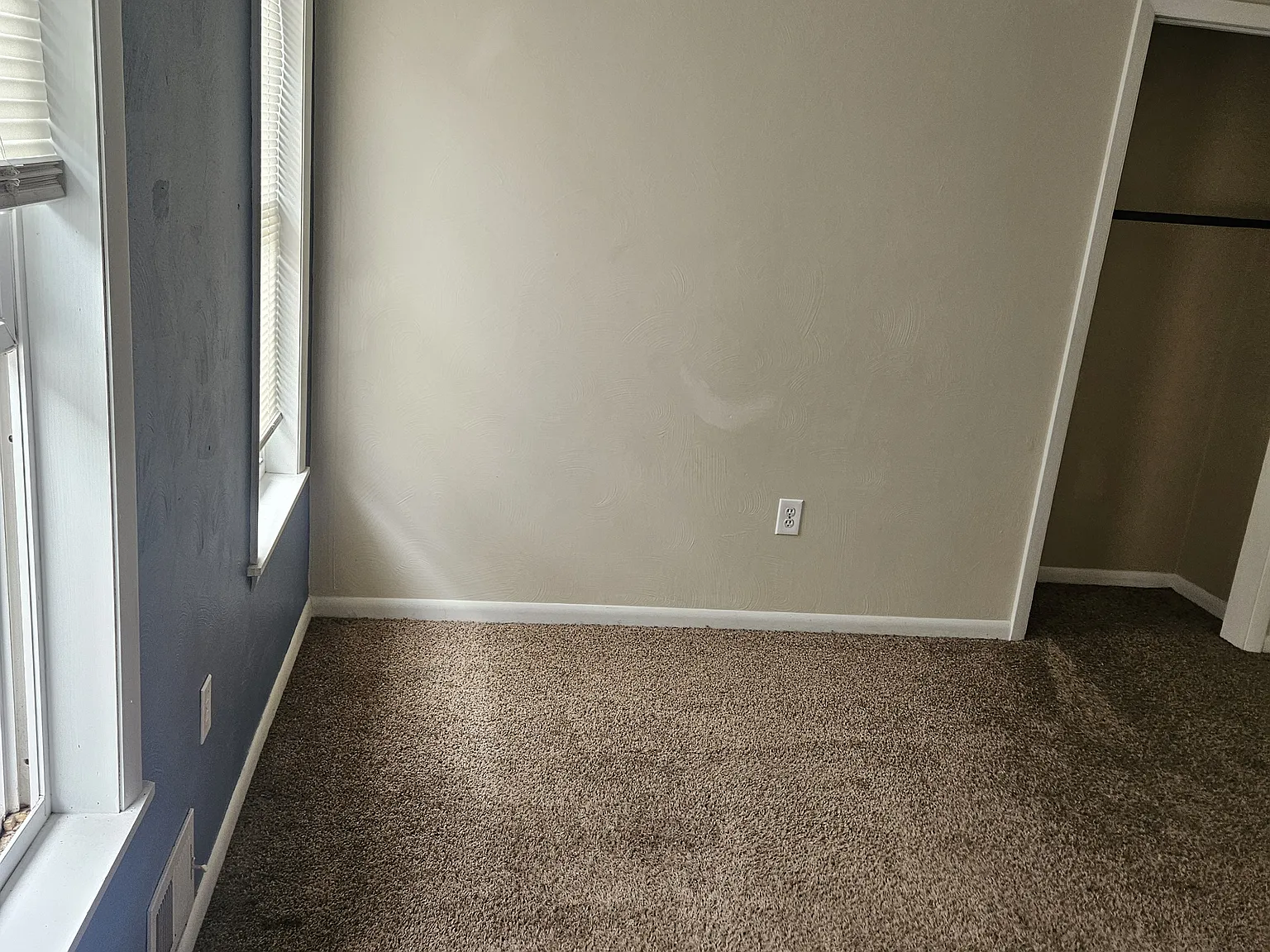3 bed, $970 — Photo 4