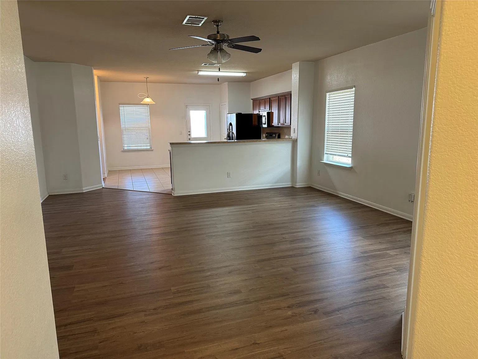 4 bed, 2.0 bath, 1597 sqft, $2,200 — Photo 3