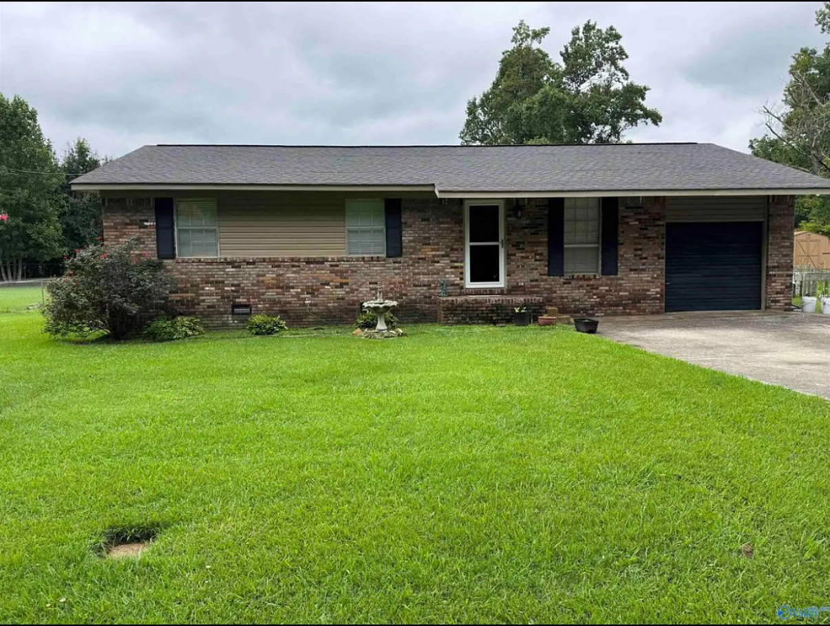 3 bed, 1.5 bath, 1160 sqft, $1,500 — Photo 1
