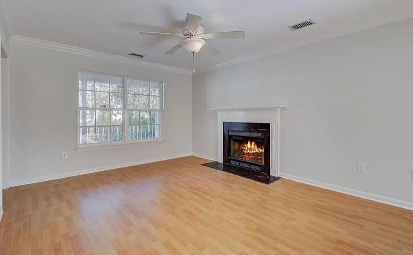 3 bed, 2.5 bath, 2016 sqft, $3,100 — Photo 2