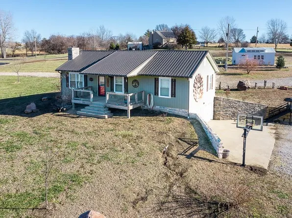 20568 251st St, Tonganoxie, KS 66086