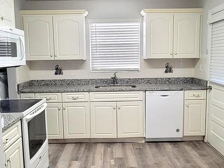340 Tropical Ln — Photo 7
