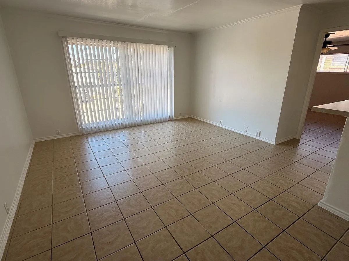 Building Photo - 820 W Alabama St #16