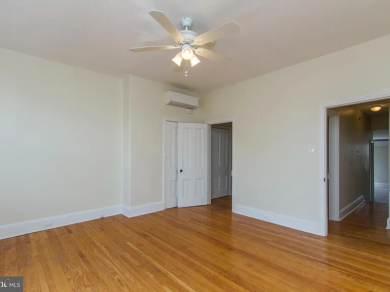 2207 Catharine St #2 — Photo 23