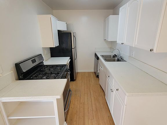 3rd image of 1326 N Flores St #13A