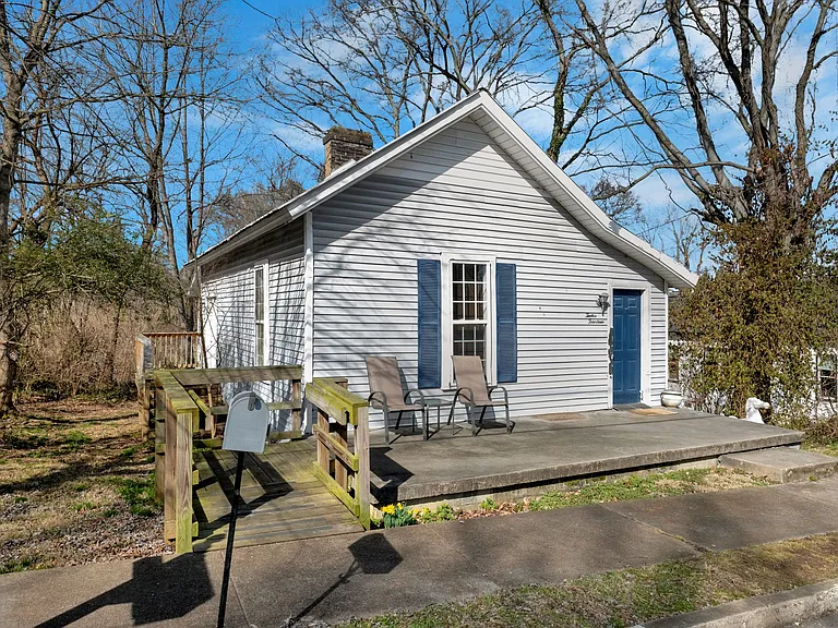 1214 School St — Photo 2