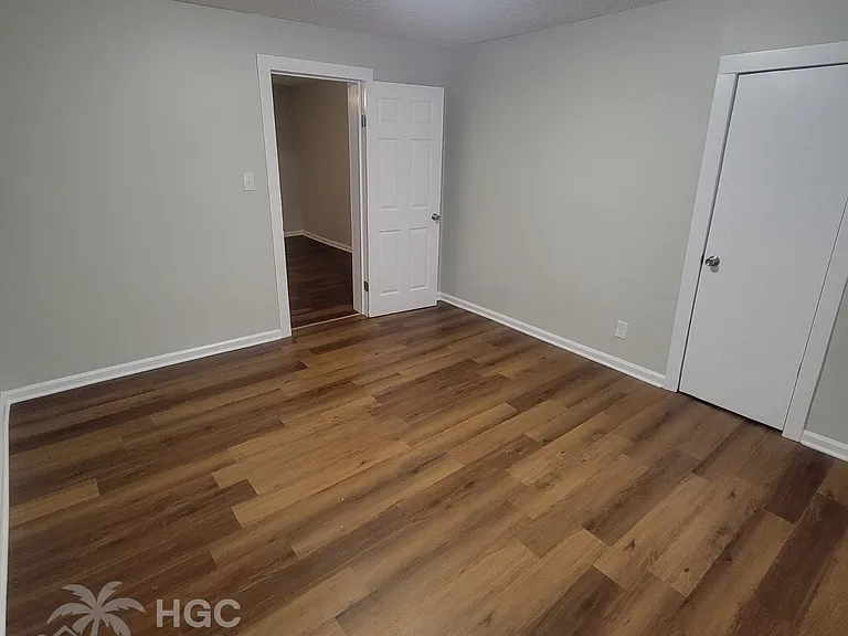 805 Moore St — Photo 4