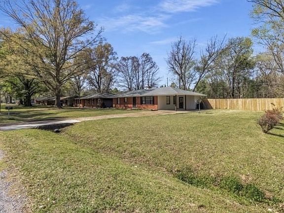 3rd image of 4835 Dianne Dr