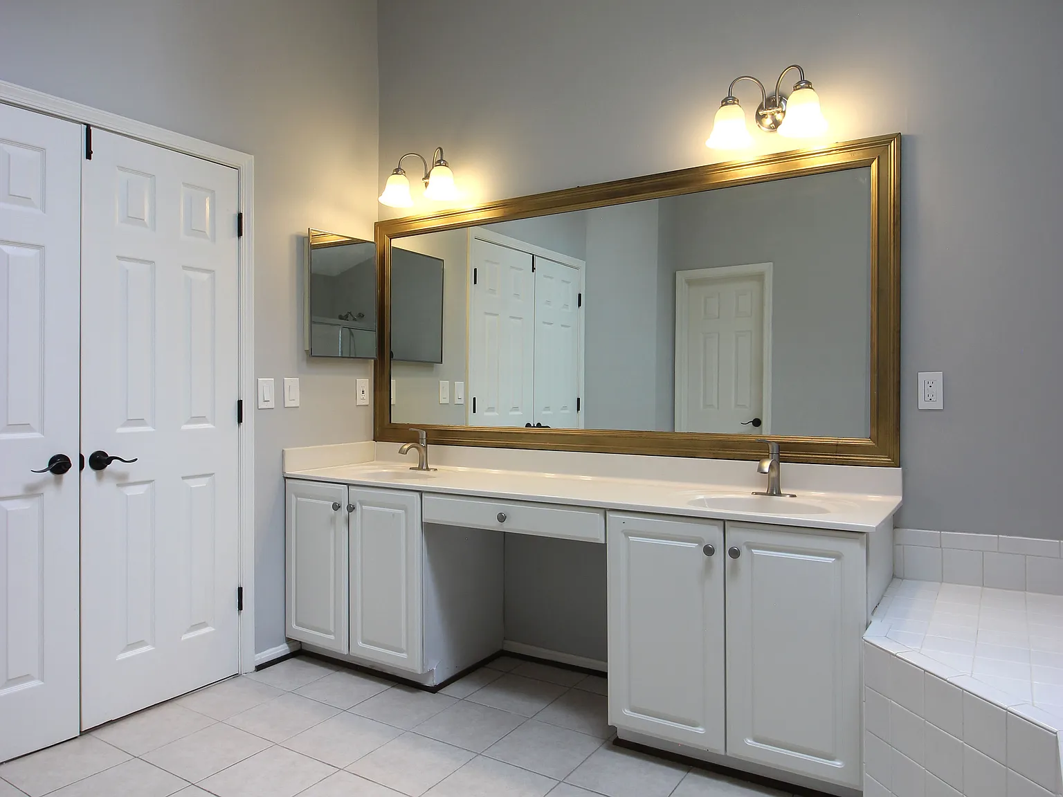 4 bed, 3.5 bath, 3428 sqft, $4,200 — Photo 2