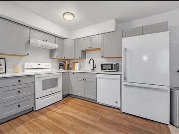5th image of 1802 E 66th Pl #306