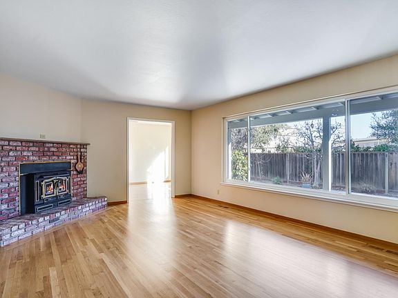 5th image of 1074 Baker Ct