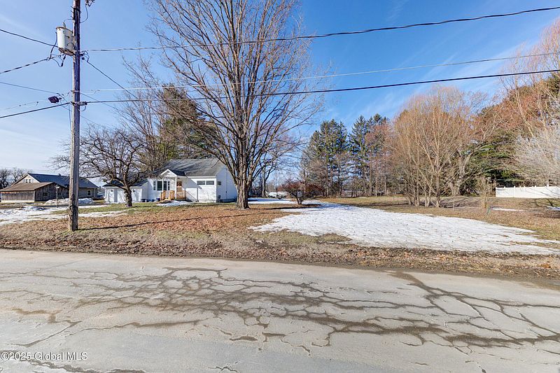 4th image of 107 Streeter Road