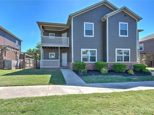 714 N Wordsworth Ln, Fayetteville, AR 72704