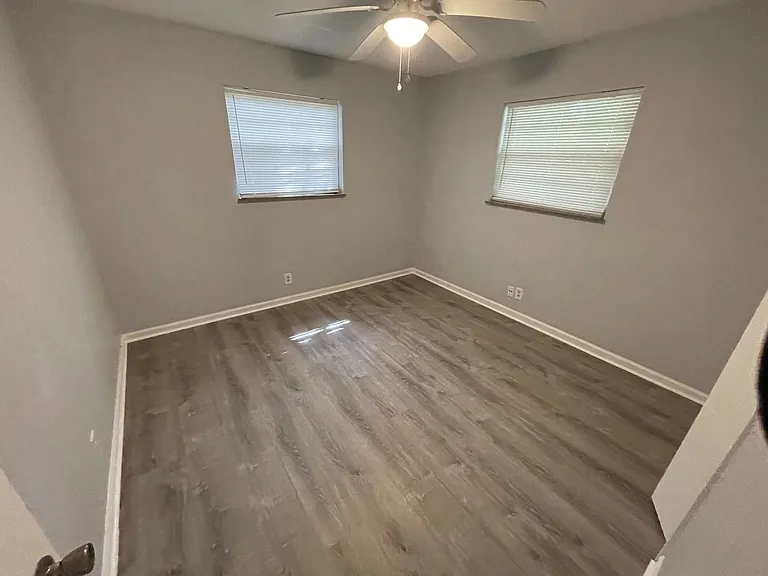 323-325 Watauga Dr NE — Photo 6