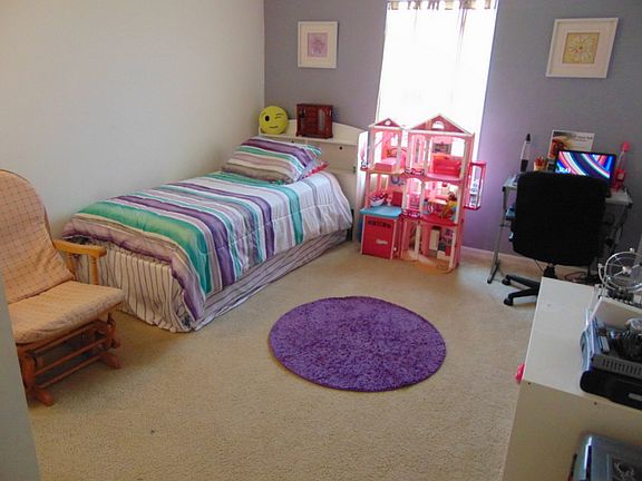 3rd image of 3915 Creswick Cir