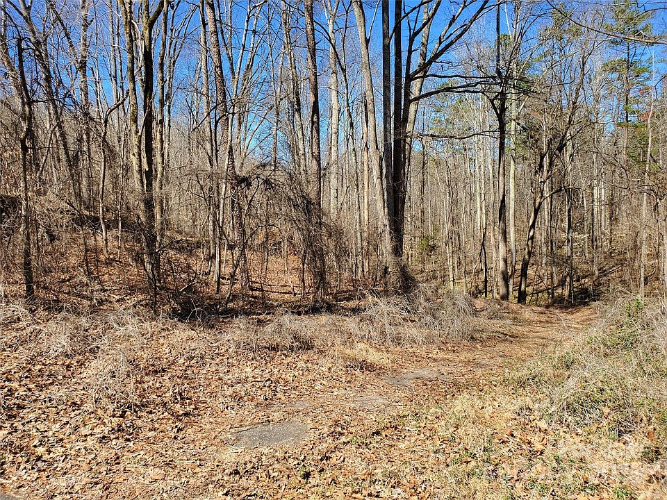 2nd image of 170 Jasmine Cir