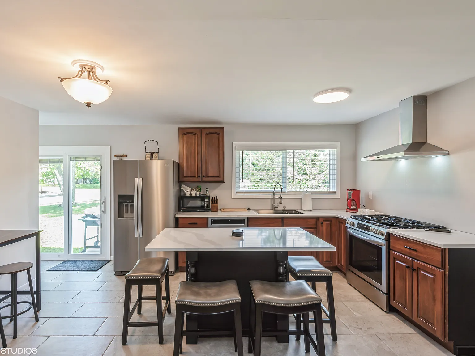 3 bed, $2,500 — Photo 3