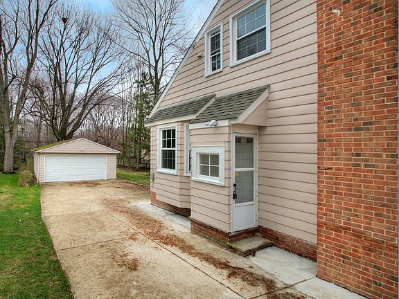 4th image of 1755 Beaconwood Ave