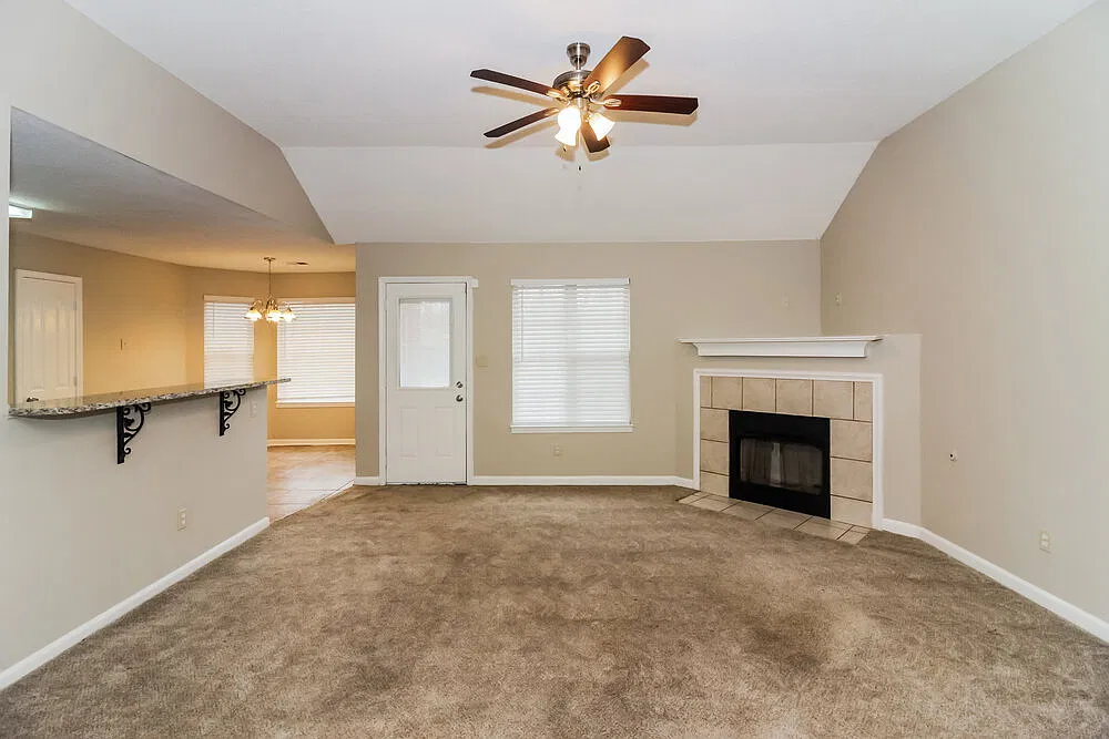 3 bed, 2.0 bath, 1350 sqft, $1,685 — Photo 4