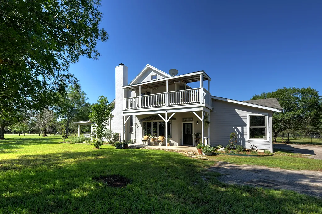 28035 Delafield Dr — Photo 3
