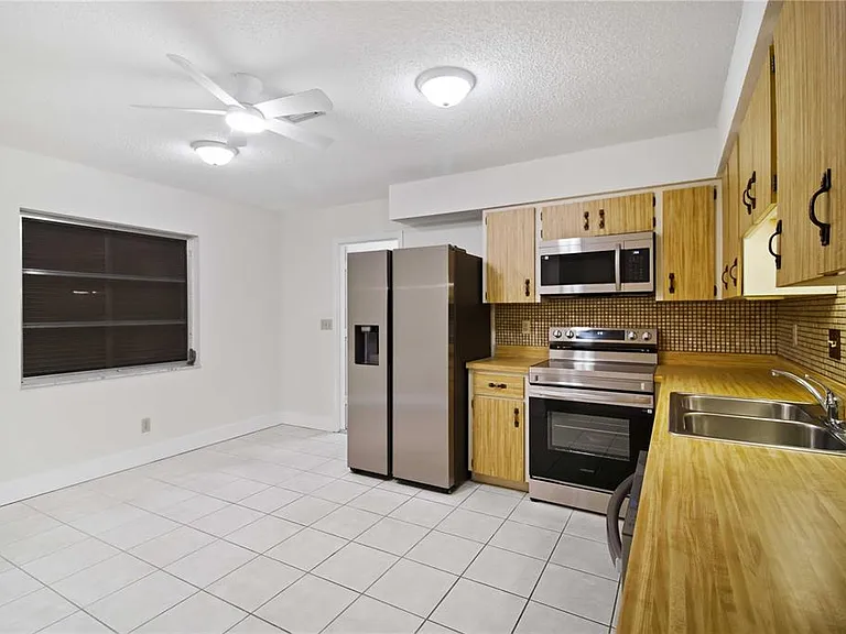 1028 Lillian St — Photo 14