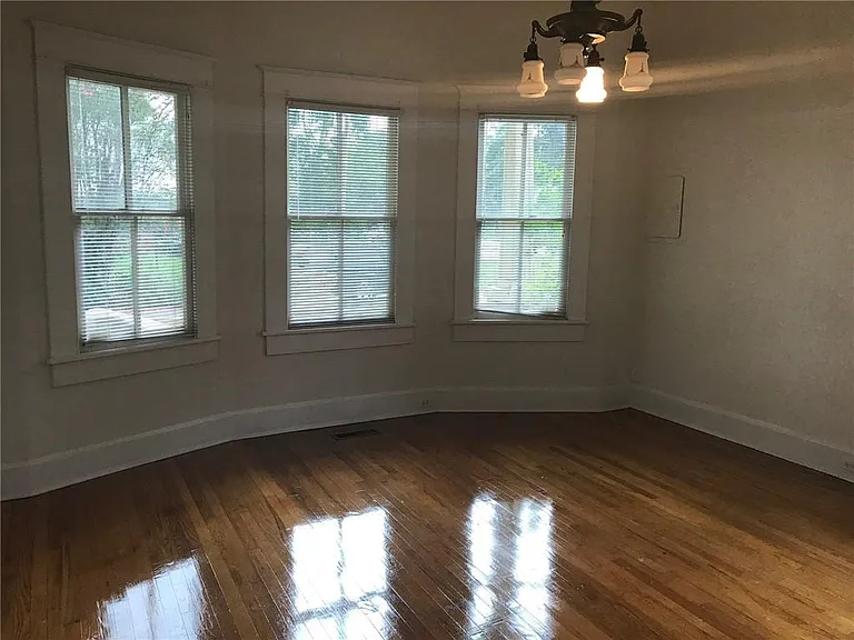 855 Savannah St — Photo 11