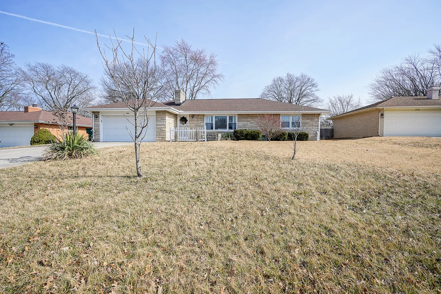 1300 N Forest Ave photo 1