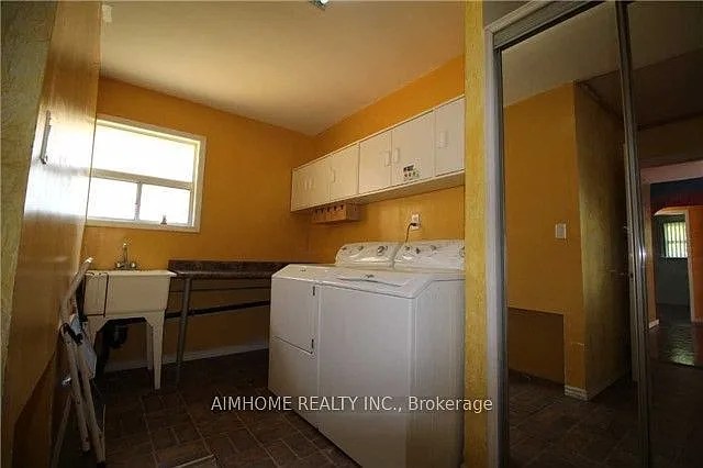 9890 Bayview Ave — Photo 14