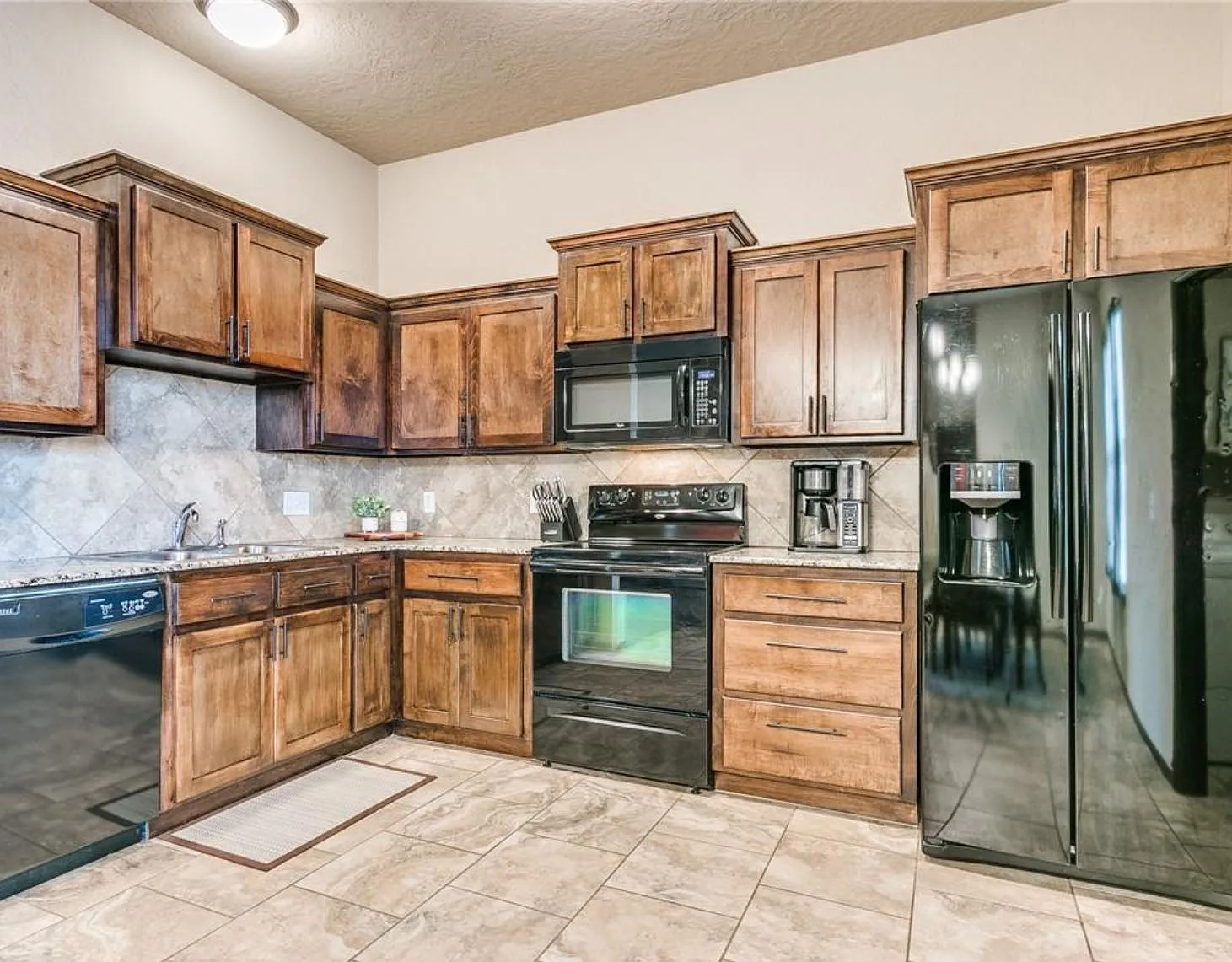 3 bed, 1451 sqft, $1,700 — Photo 4