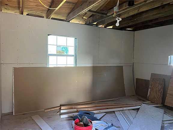 4th image of 209 Ingate St