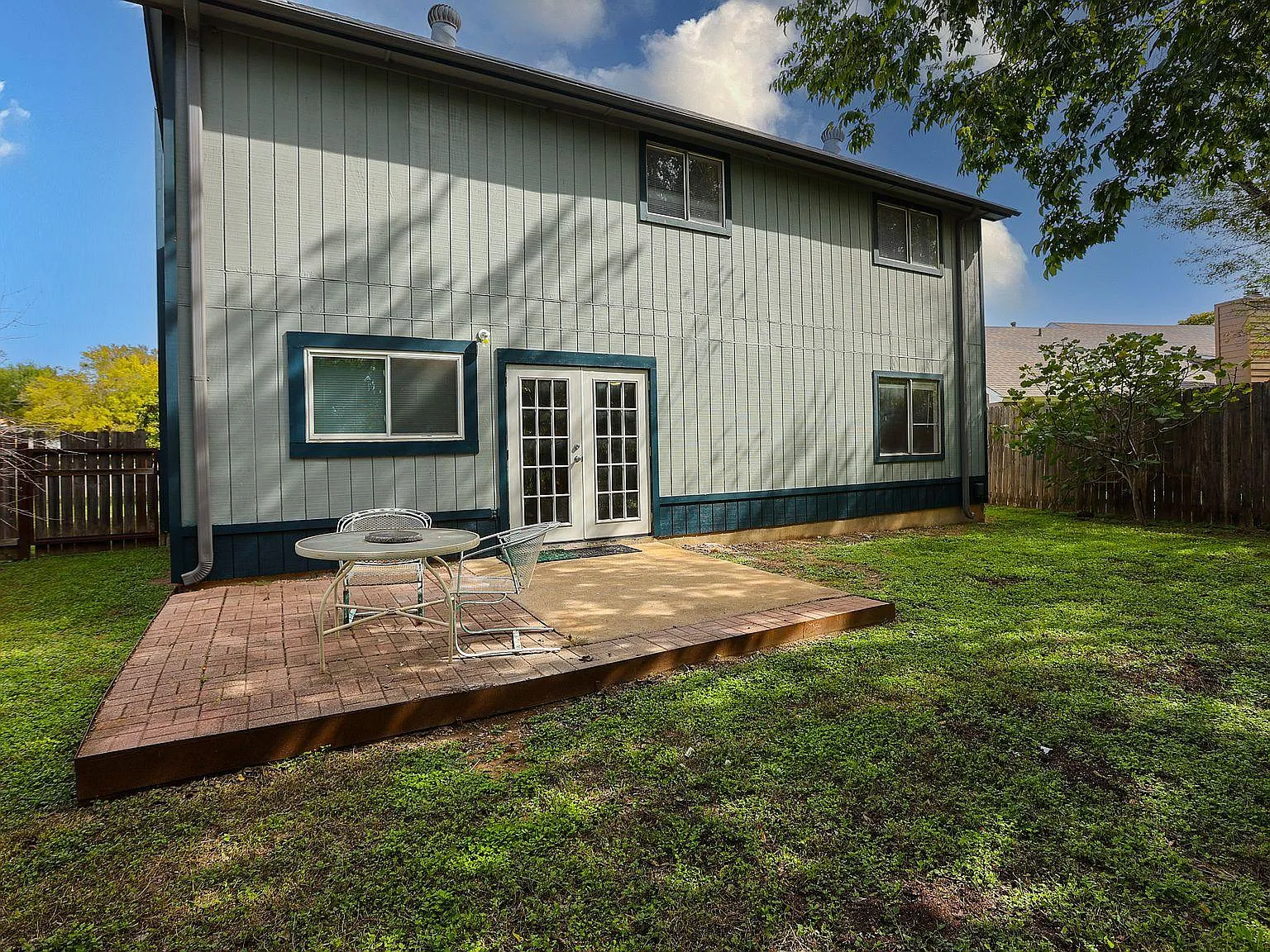 3 bed, 2.0 bath, 1418 sqft, $1,001 — Photo 4