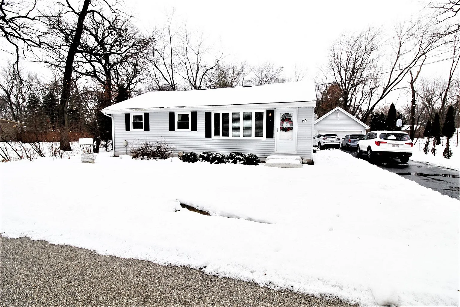 20 Eastwood Ave photo 1