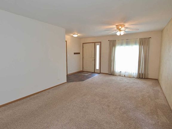 4th image of 1060 Martingale Ln