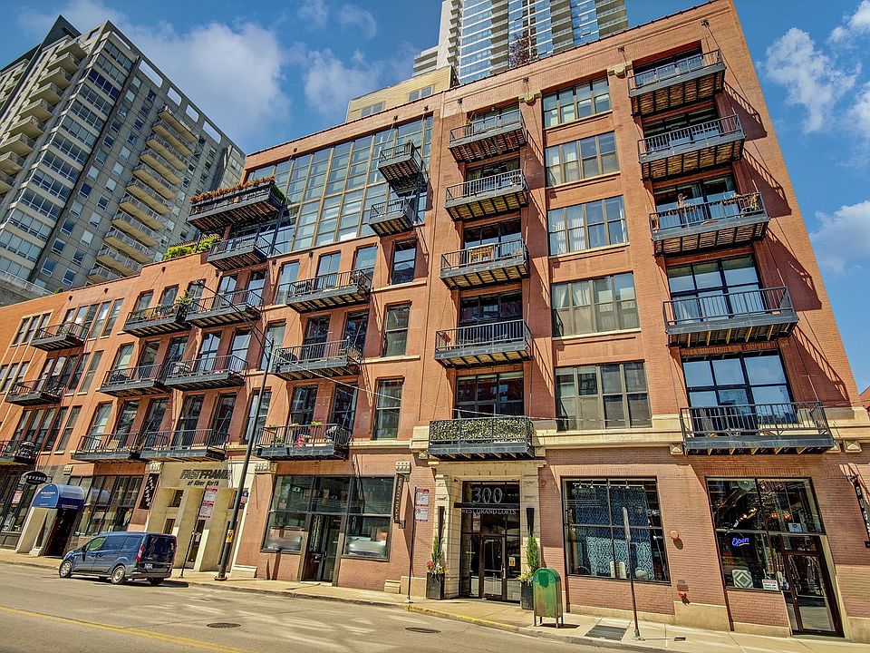 1st image of 300 W Grand Ave APT 411