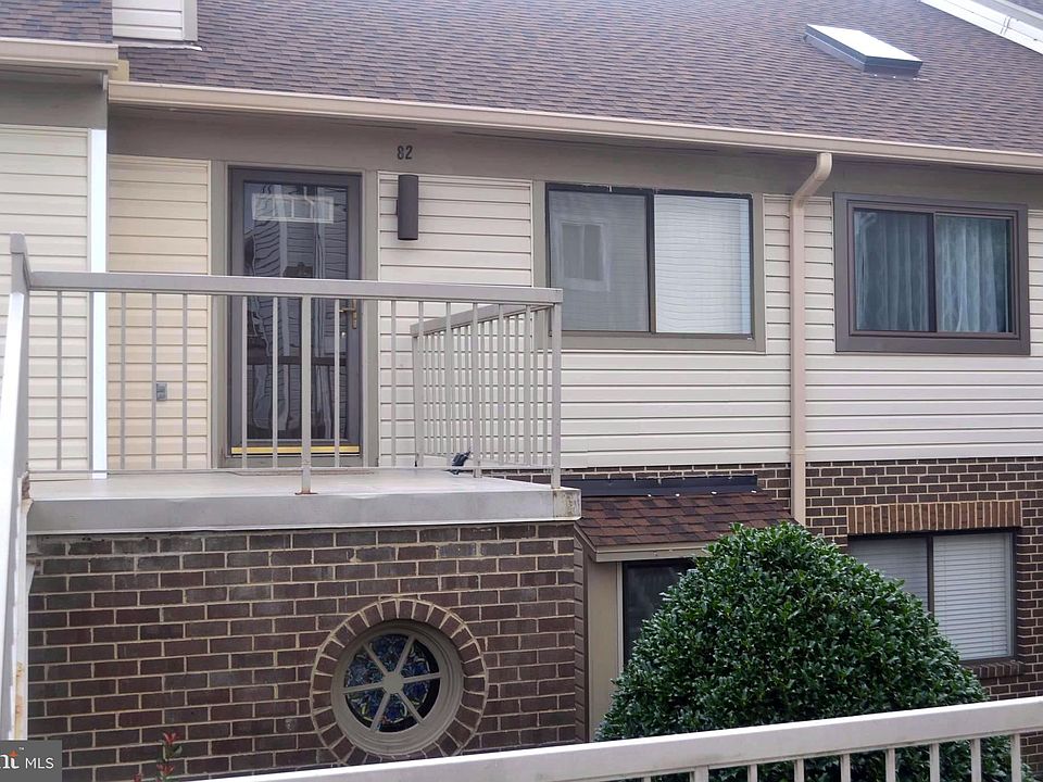 1st image of 82 Hawthorne Ct NE #82