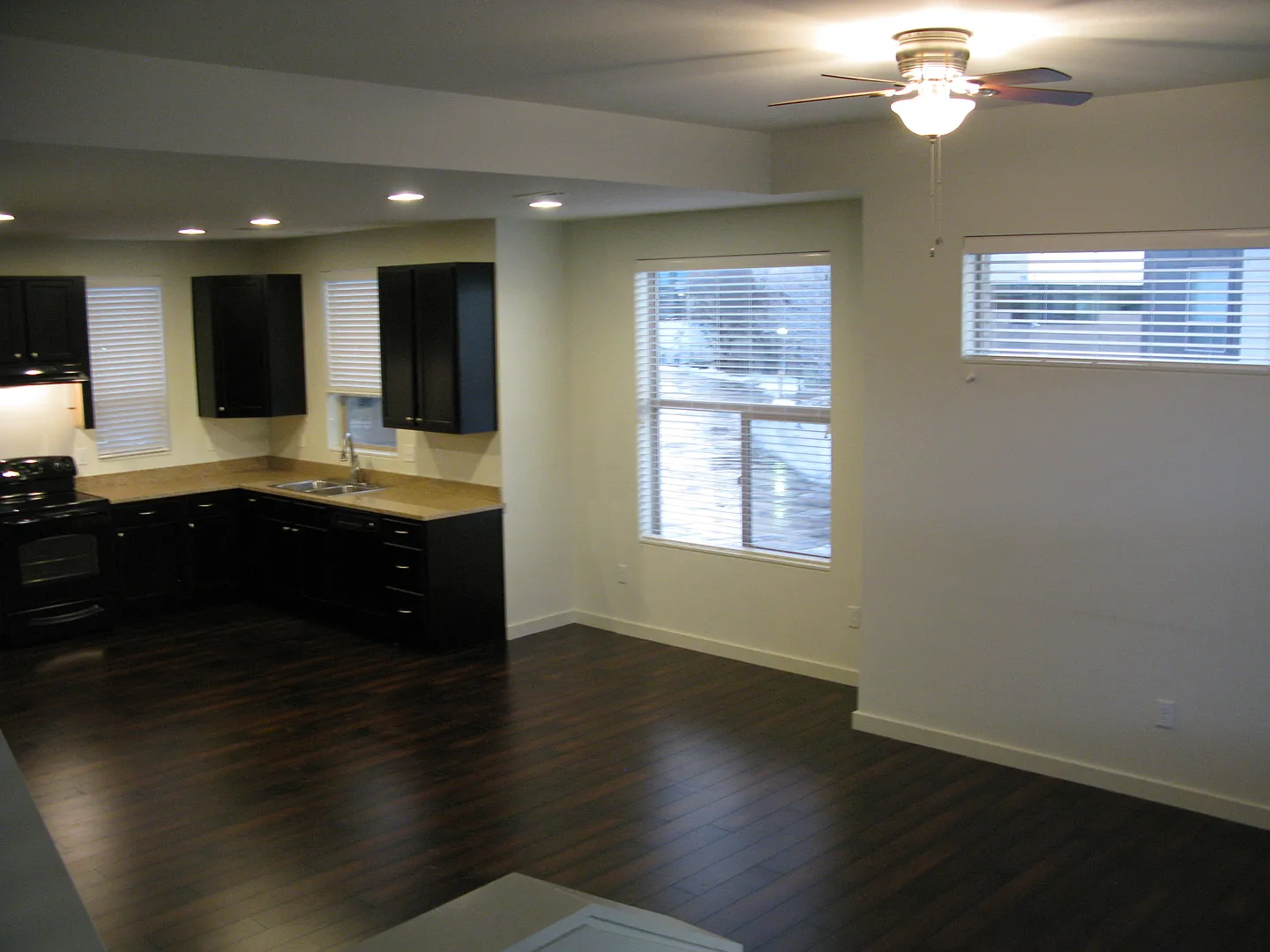 Modern End Unit 3 Bedroom Townhome with Solar. — Photo 3
