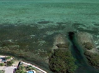 900 Lobster Ln, Key Largo, FL 33037