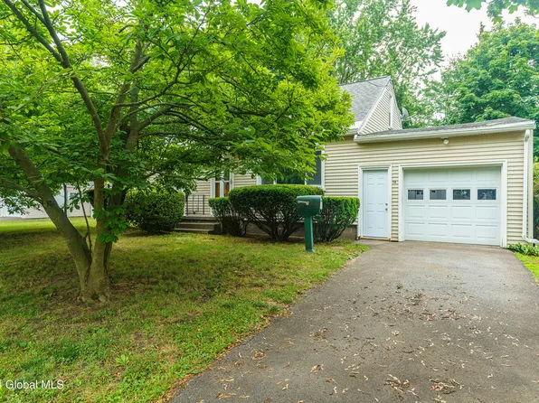 14 Warmington Street, Colonie, NY 12205