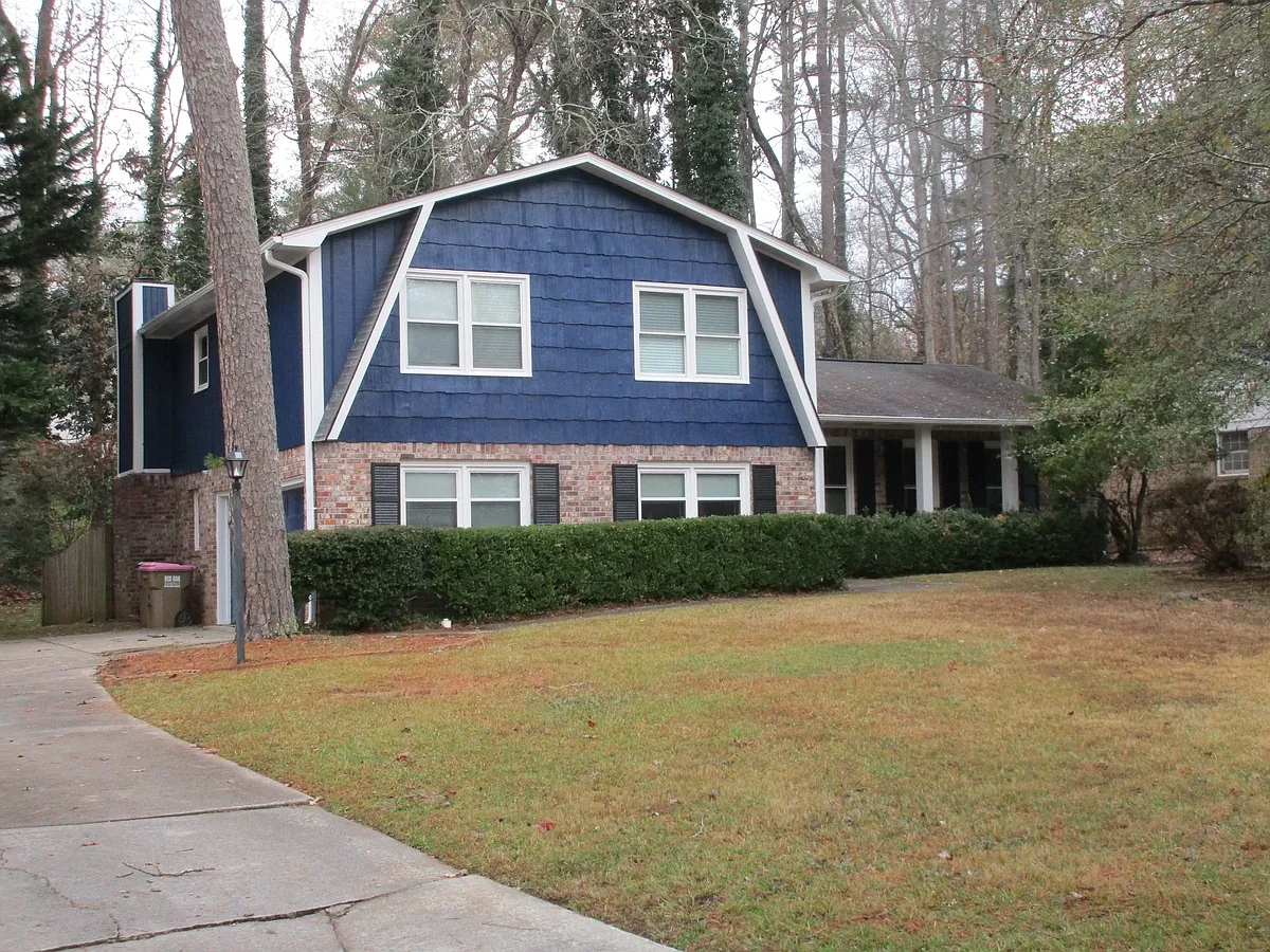 Building Photo - 245 Pinetree Dr