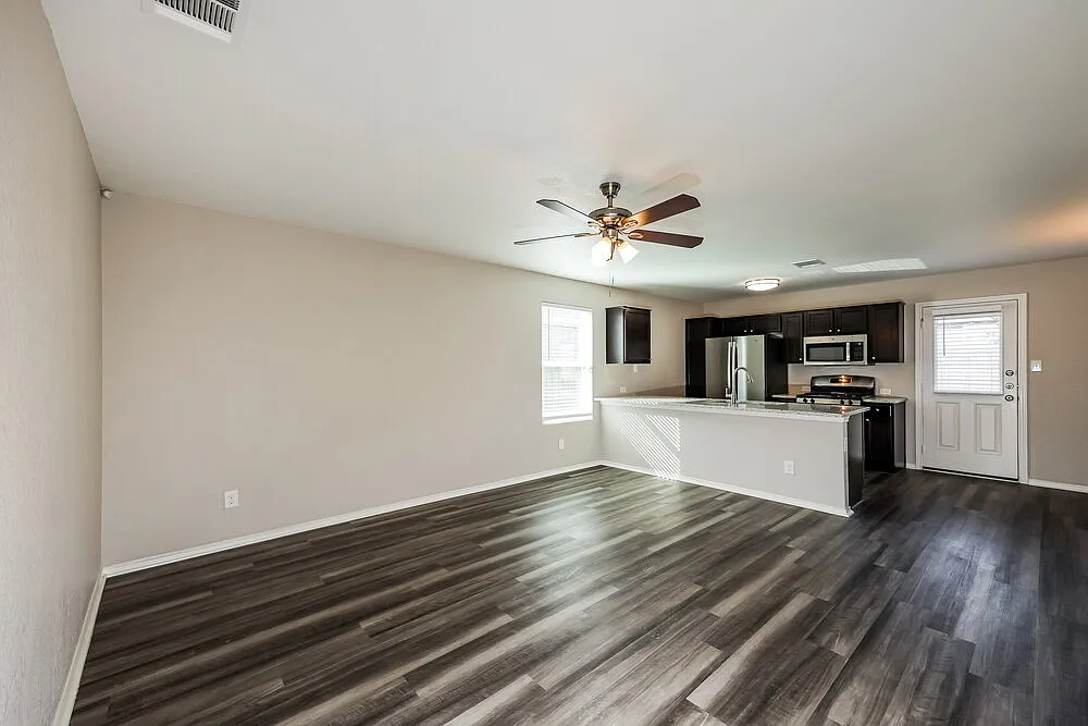 3 bed, 2.0 bath, 1230 sqft, $1,610 — Photo 3
