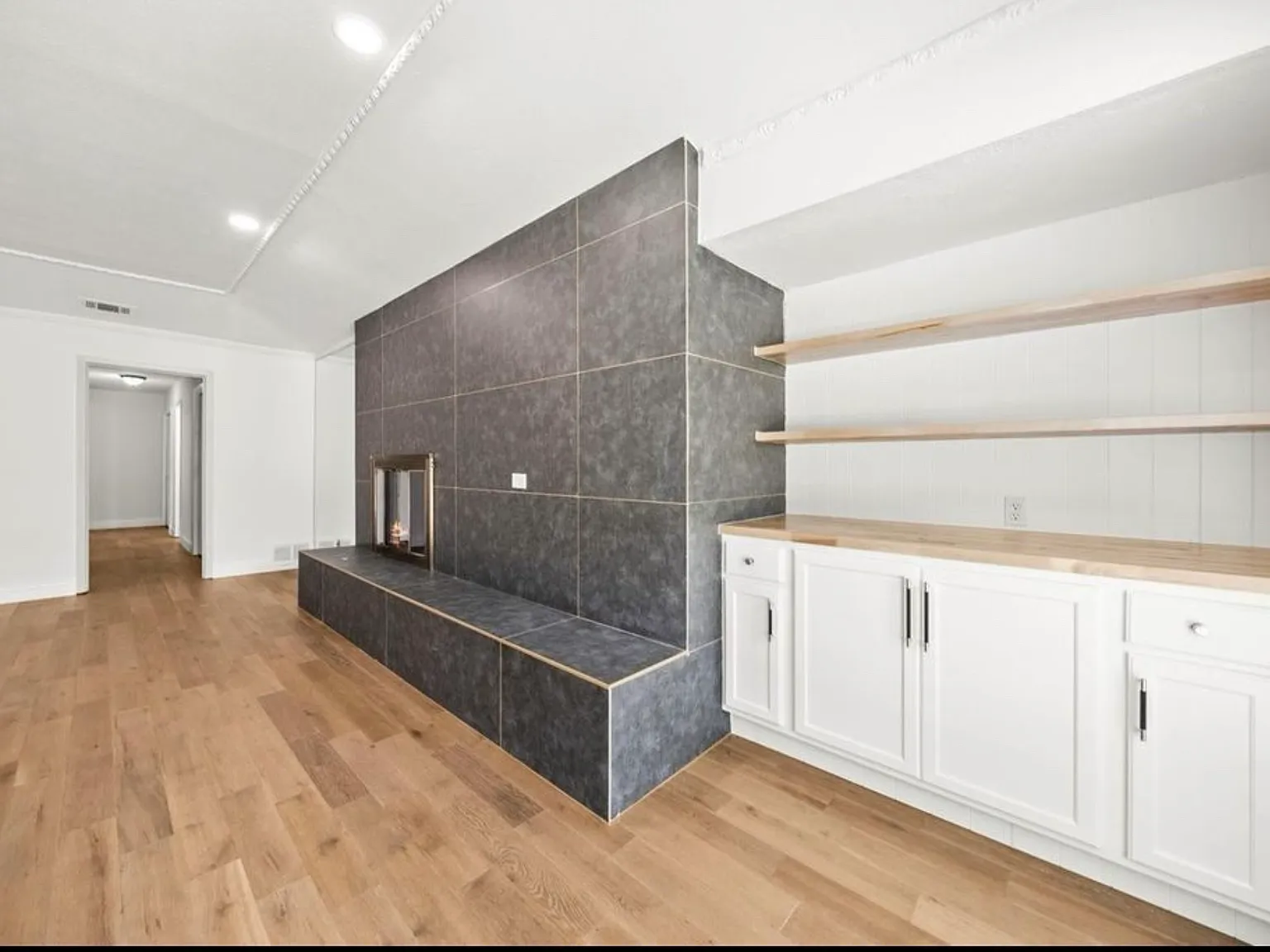 3649 Stables Ln — Photo 2