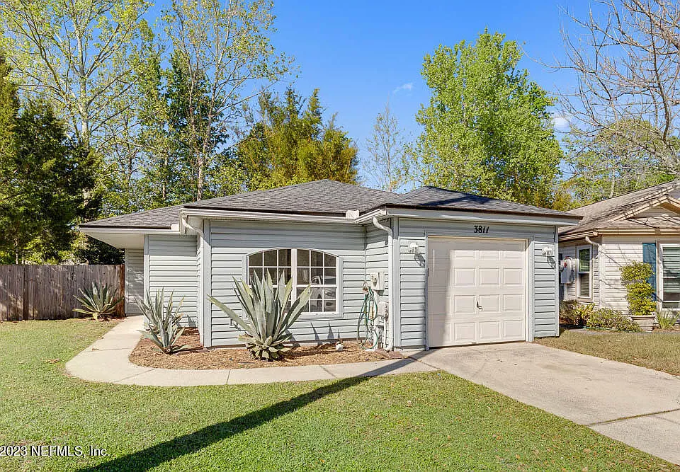 3811 Autumn Leaf Ct