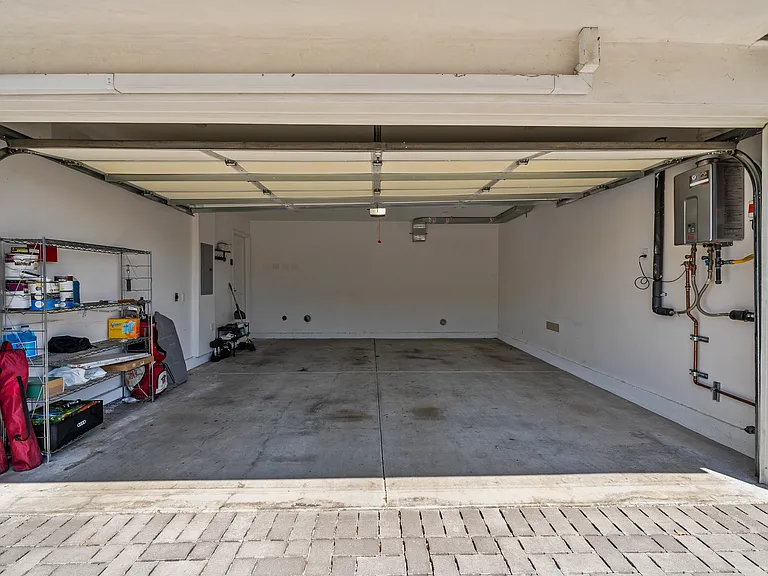 9104 Burnet Ave — Photo 3